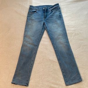 American Eagle blue jeans and size 33x32